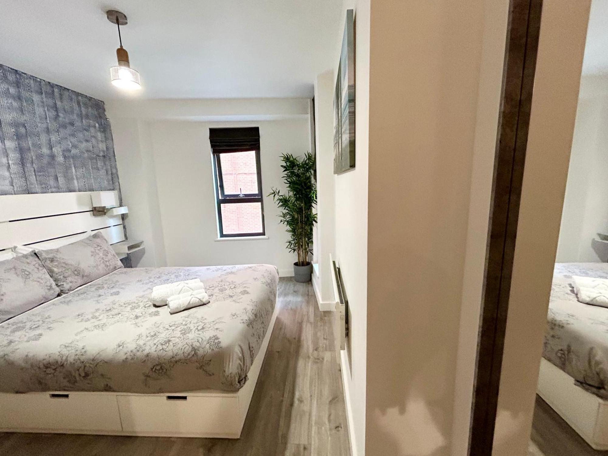 One Bed Apartment - City Centre Манчестер Экстерьер фото