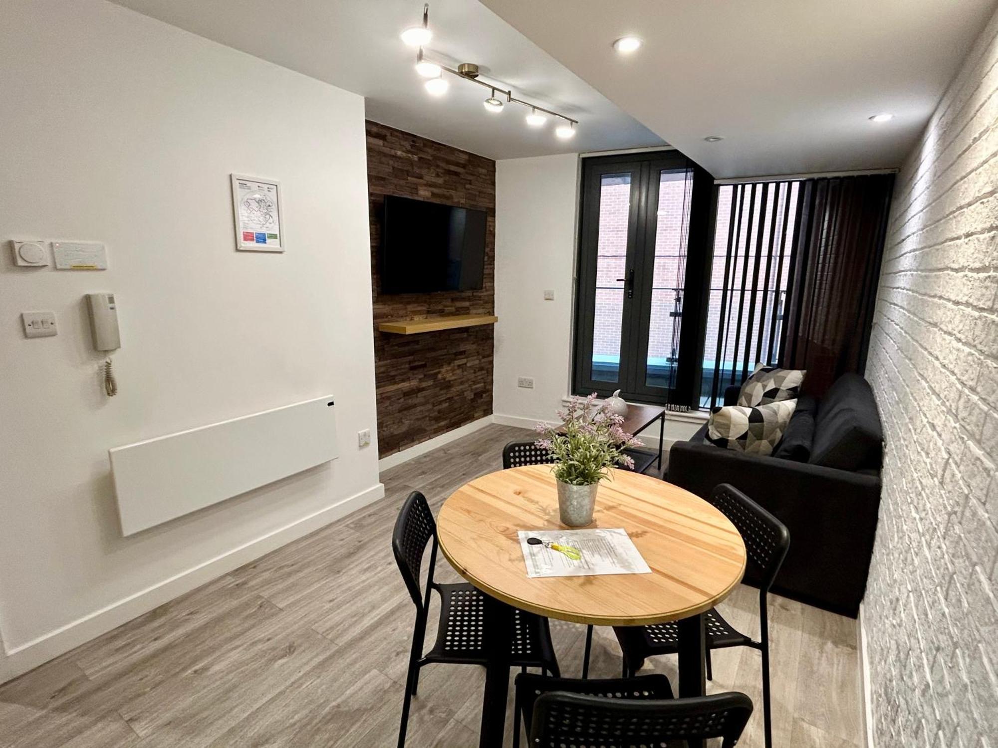 One Bed Apartment - City Centre Манчестер Экстерьер фото